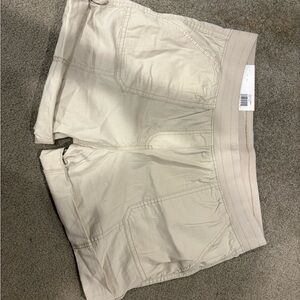 Classic Cream Cargo Shorts with Lightweight Fabric